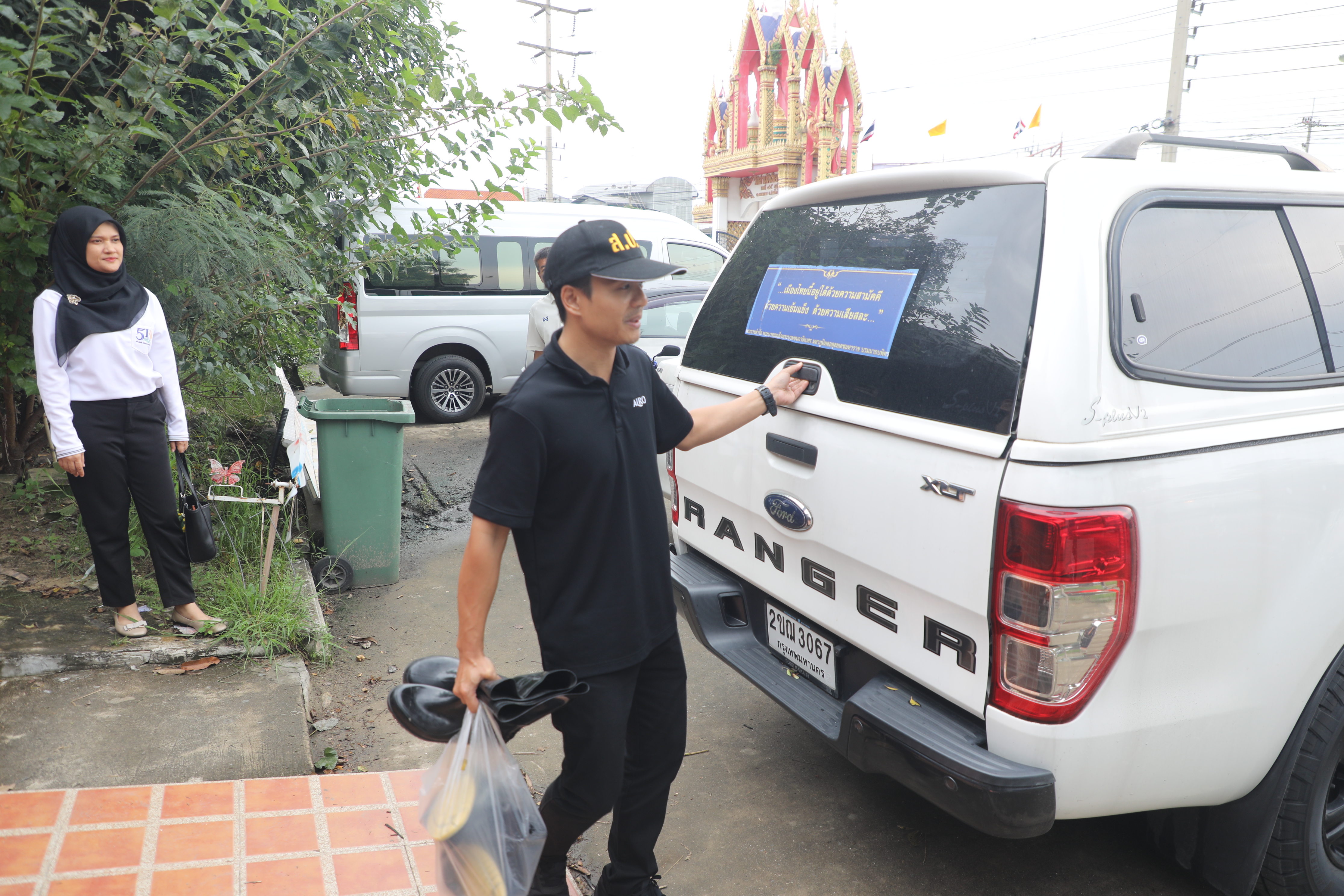 title - ส.ป.ก. ติดตามรมช.เกษตรฯ ช่วยเหลือพี่น้องผู้ประสบอุทกภัย ในเขตจังหวัดปทุมธานี